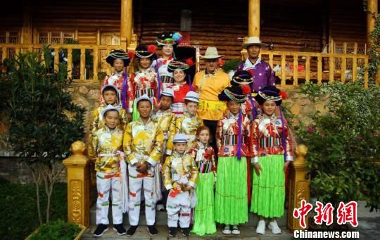 12名中外小朋友四川泸沽湖体验摩梭成人礼 感受传统摩梭文化
