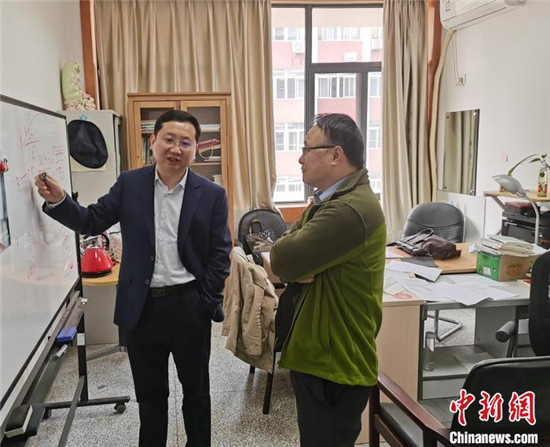 成都数学爱好者另辟蹊径 挑战经典数学猜想“3X+1”问题