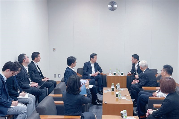 香港新聞社高層拜訪日本公明黨黨首山口那津男
